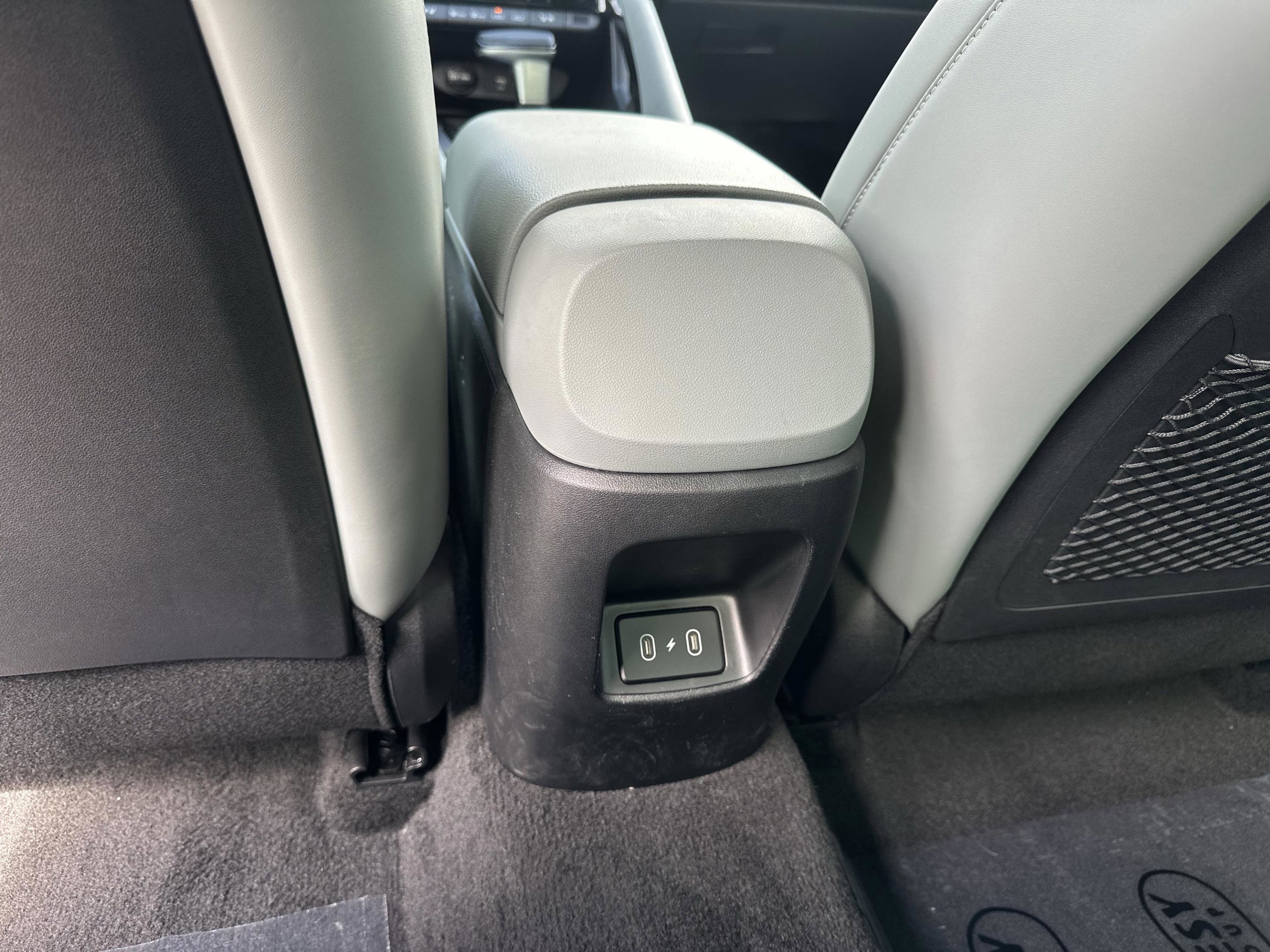 Used 2025 Hyundai Elantra Limited image 14