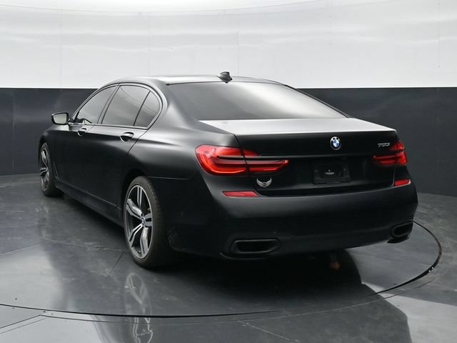 Used 2018 BMW 750i w/ Executive Package RWD image 8