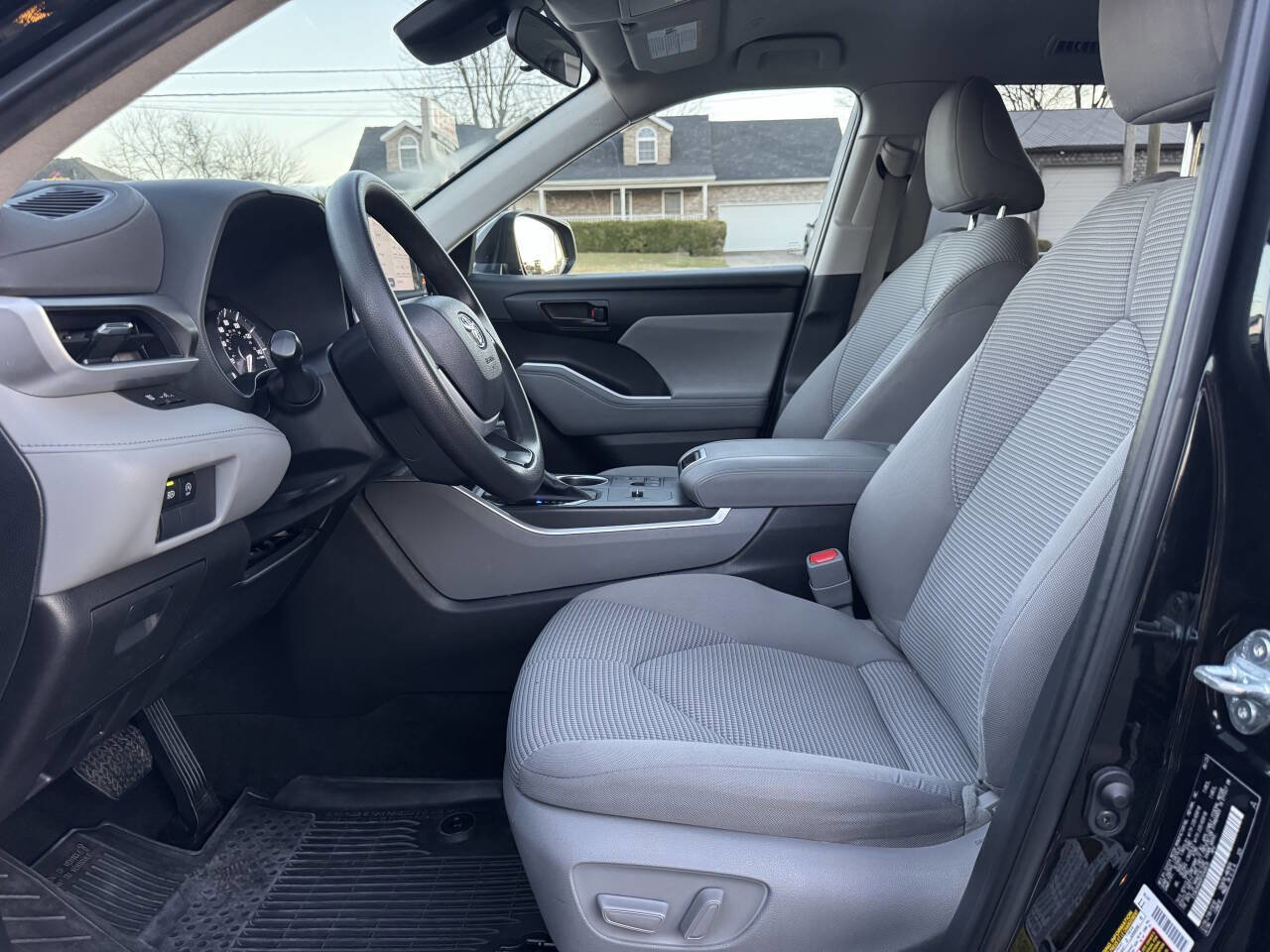 Used 2023 Toyota Highlander L image 15