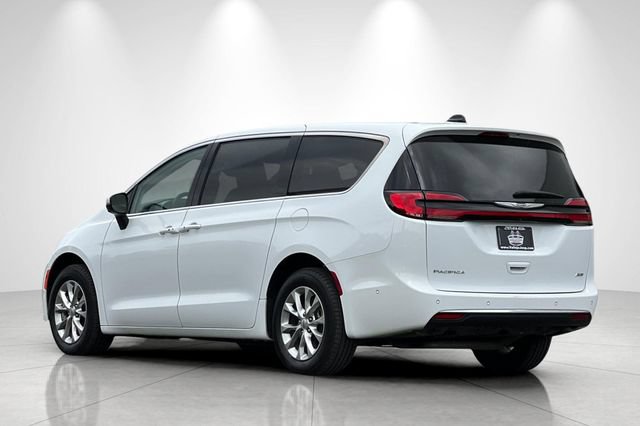 Used 2023 Chrysler Pacifica Touring-L AWD/4WD image 6