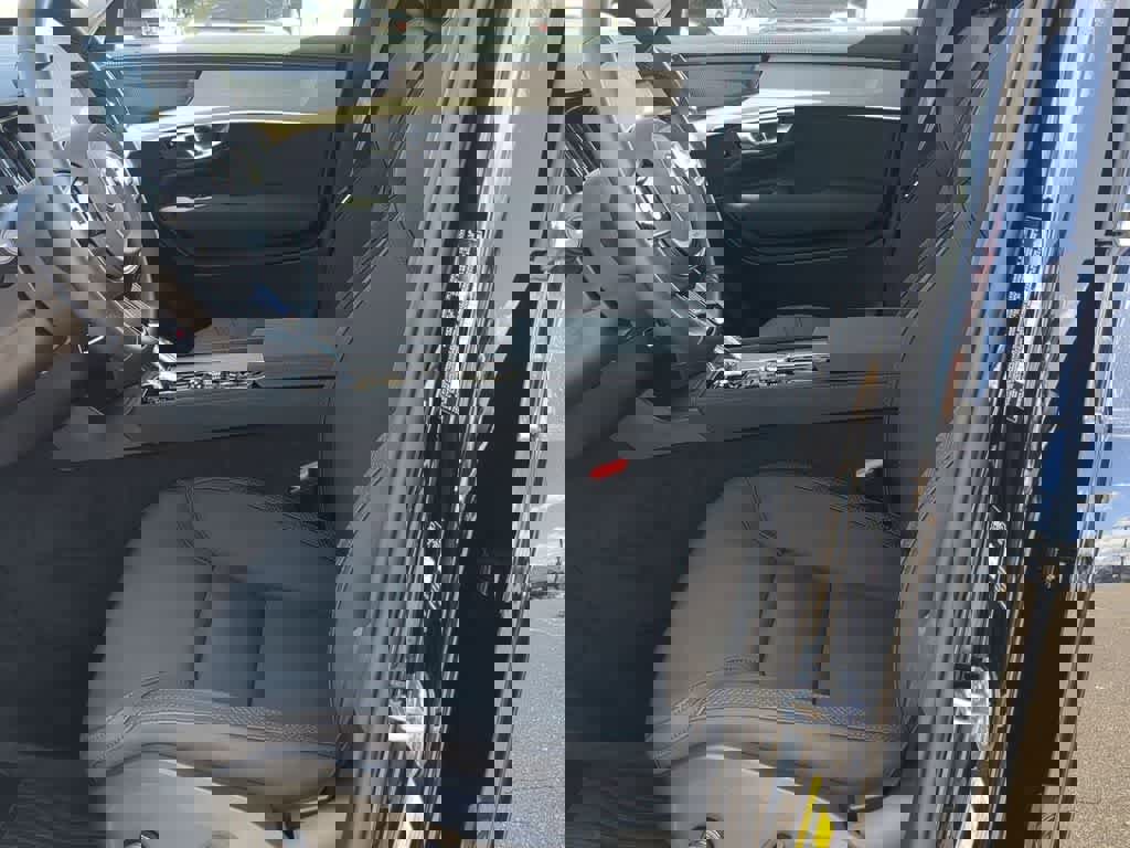 Certified 2026 Volvo XC90 B6 Plus w/ Protection Package Premier image 15