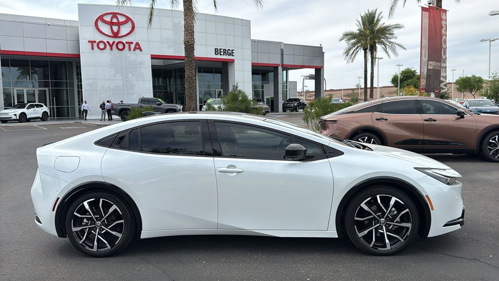 Used 2025 Toyota Prius Plug-In Hybrid w/ Limited Premium Package image 8