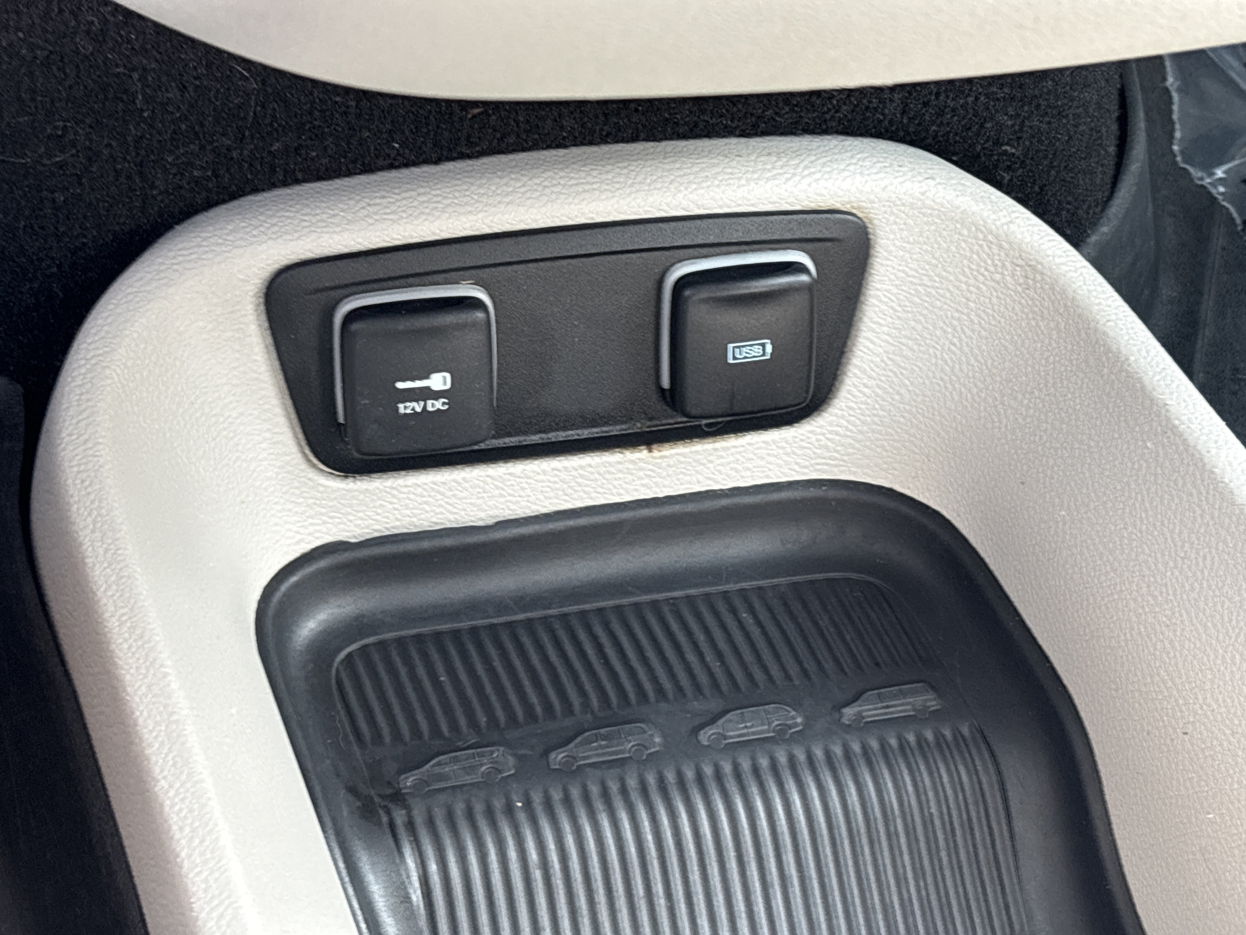 Used 2017 Chrysler Pacifica Touring Plus w/ Tire & Wheel Group FWD image 30