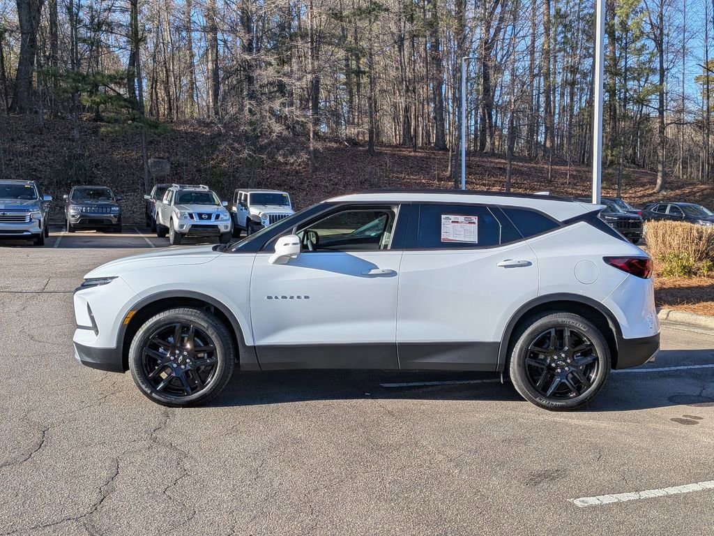 Used 2025 Chevrolet Blazer LT w/ Sound & Technology Package image 2