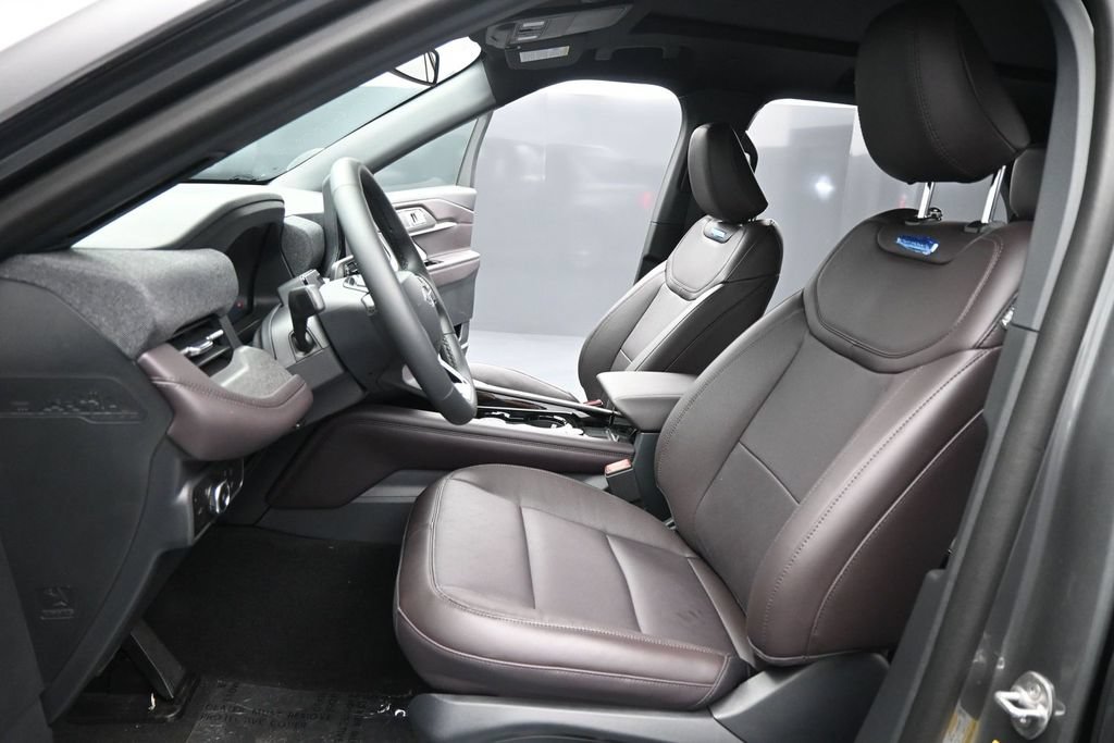 New 2026 Ford Explorer Platinum RWD image 9