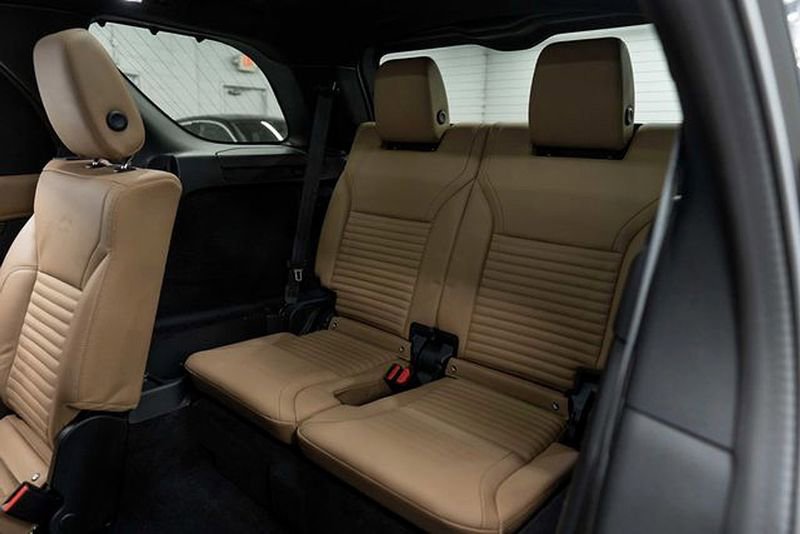Used 2023 Land Rover Discovery S R-Dynamic image 18