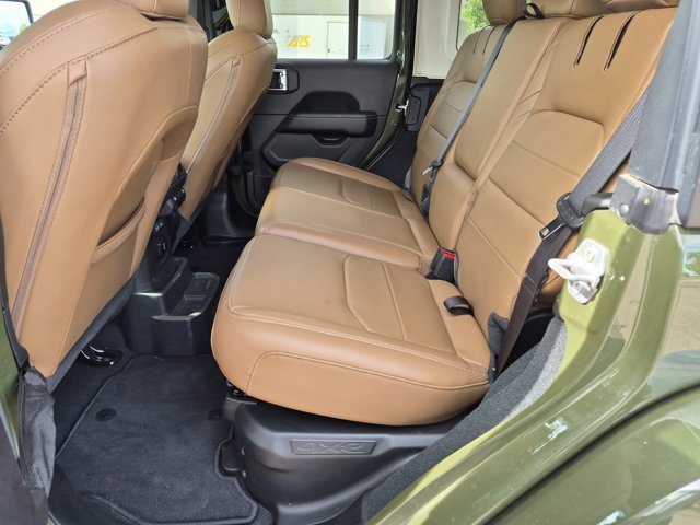 Used 2022 Jeep Wrangler Unlimited Sahara w/ Cold Weather Group AWD/4WD image 18