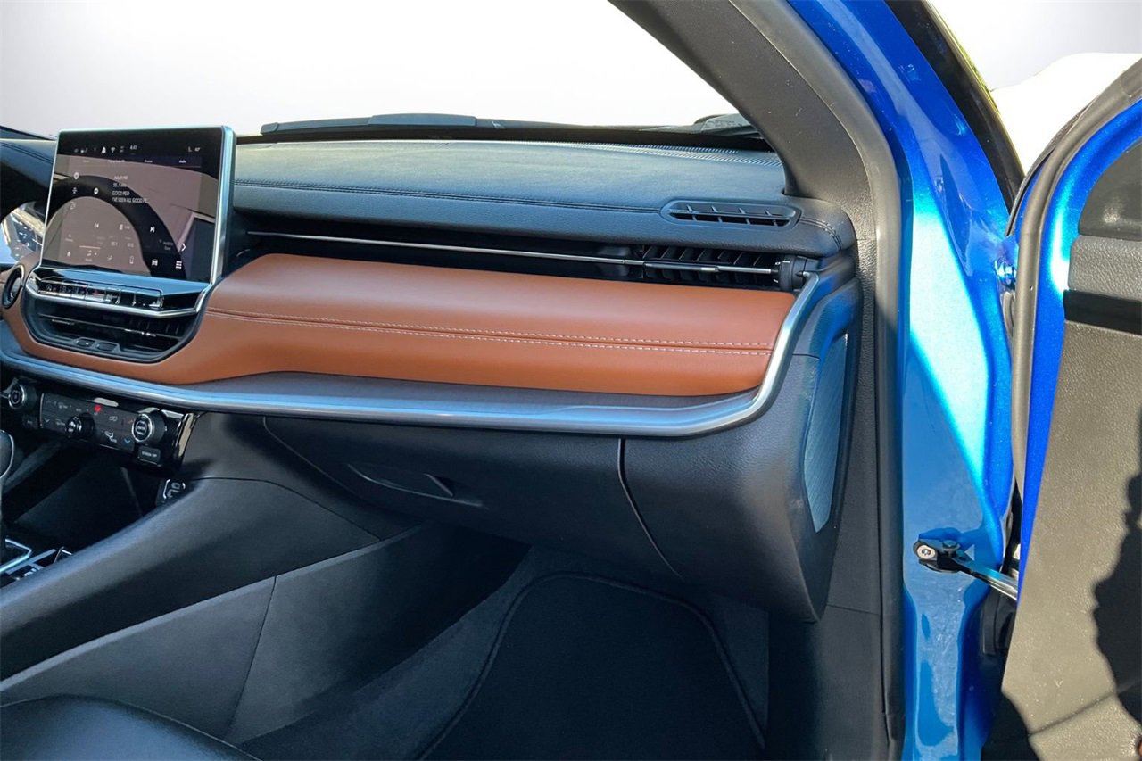 Certified 2024 Jeep Compass Limited image 17