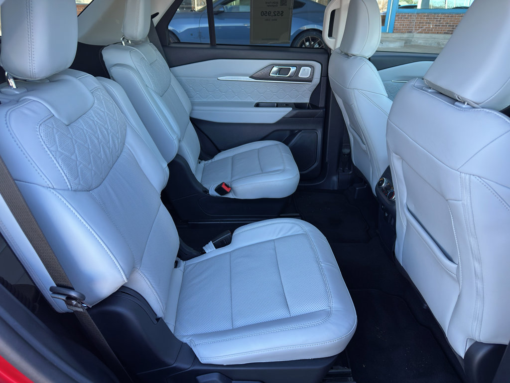 Used 2025 Ford Explorer Platinum w/ Ultimate Package image 36