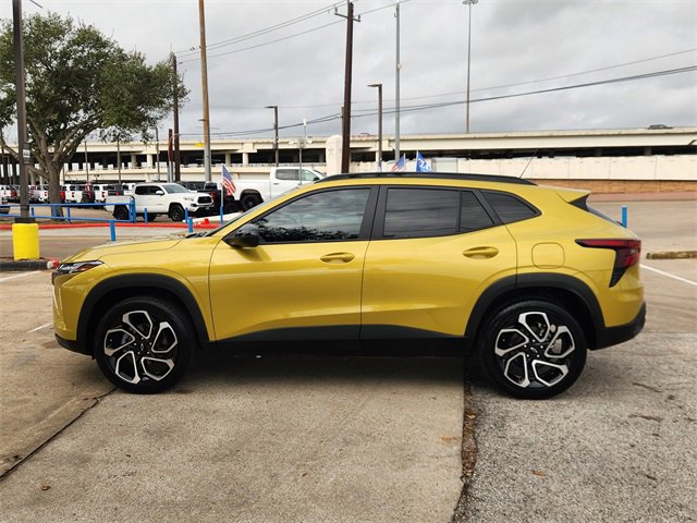 Used 2025 Chevrolet Trax RS w/ Driver Confidence Package image 4