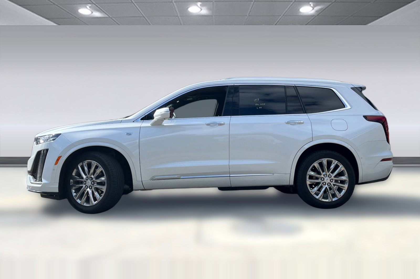 Used 2021 Cadillac XT6 Premium Luxury FWD image 2