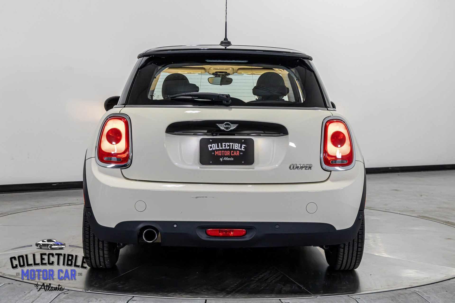 Used 2018 MINI Cooper 2-Door Hardtop image 12