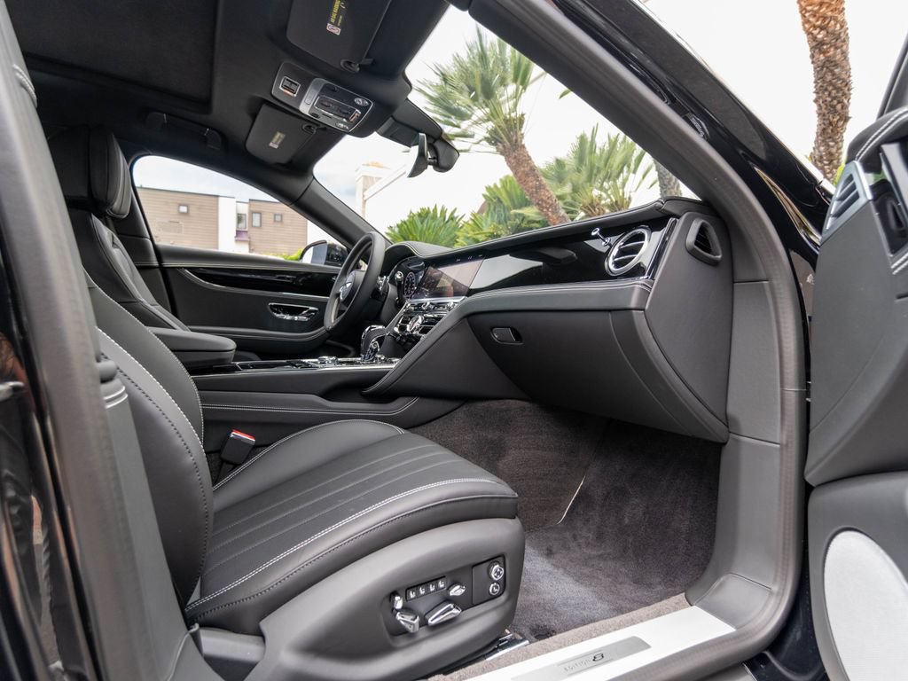 Used 2024 Bentley Flying Spur V8 AWD/4WD image 19