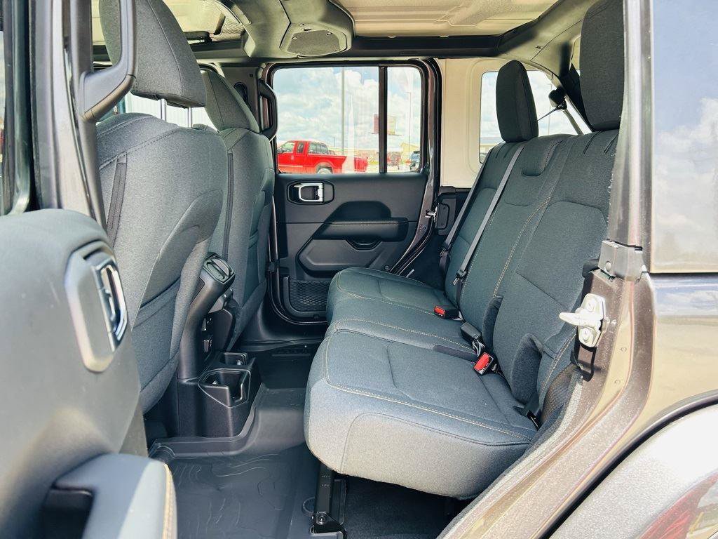 New 2025 Jeep Wrangler Unlimited Sahara AWD/4WD image 24