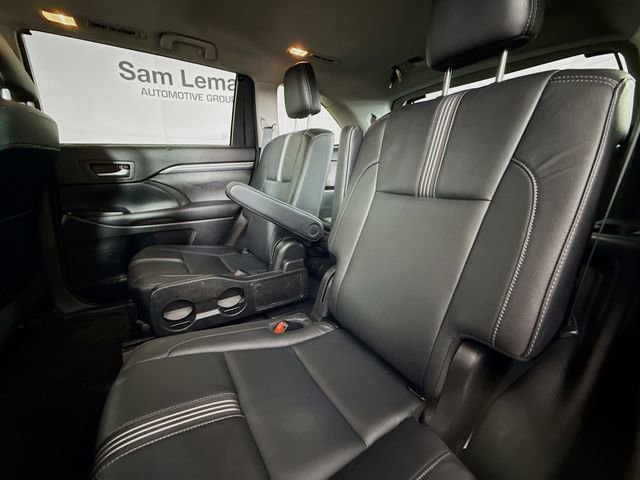 Used 2017 Toyota Highlander SE image 25