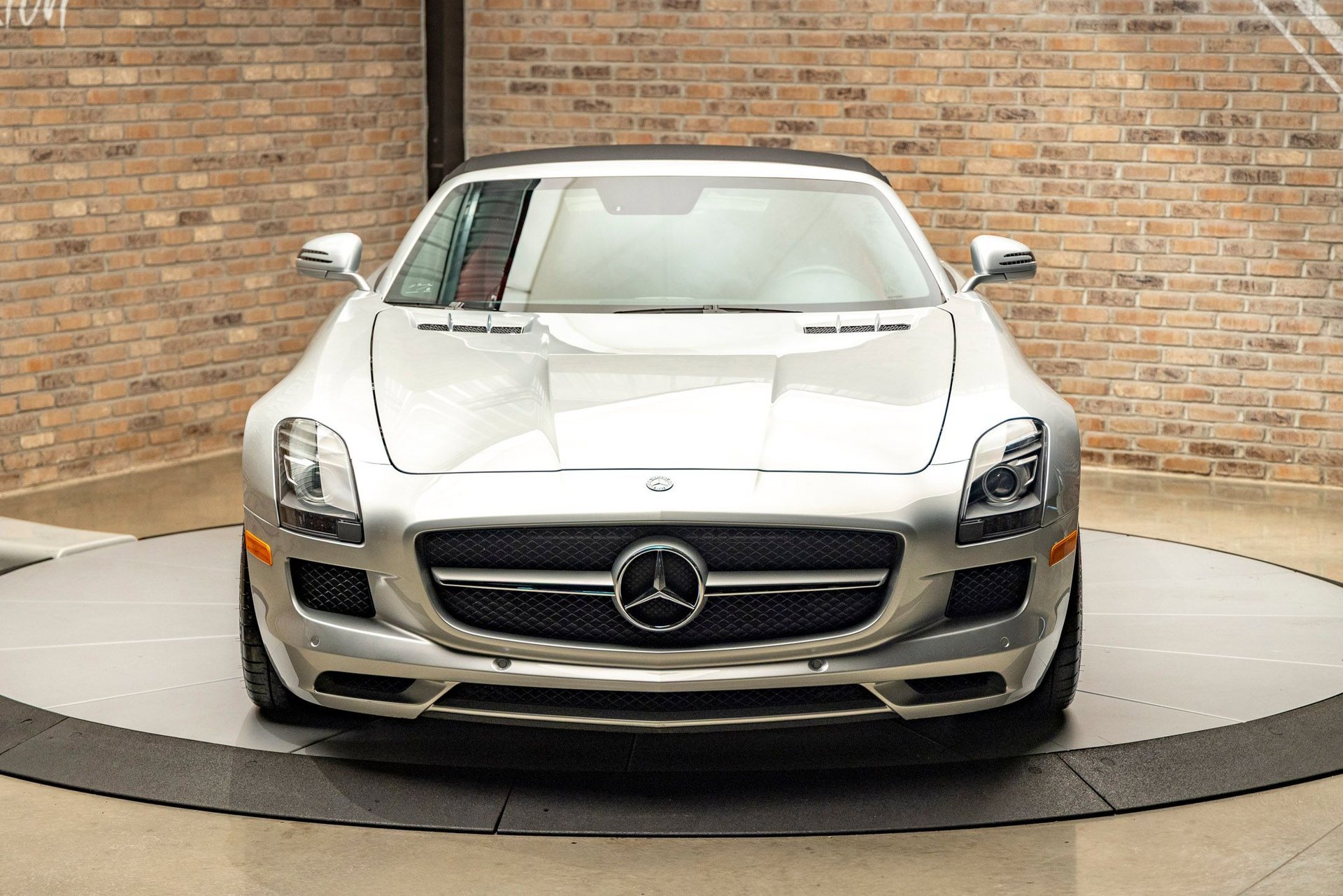 Used 2012 Mercedes-Benz SLS AMG Roadster image 3