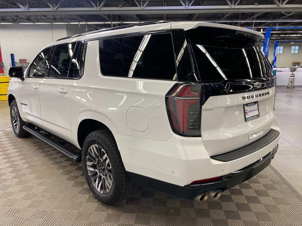Used 2025 Chevrolet Suburban Z71 AWD/4WD image 4