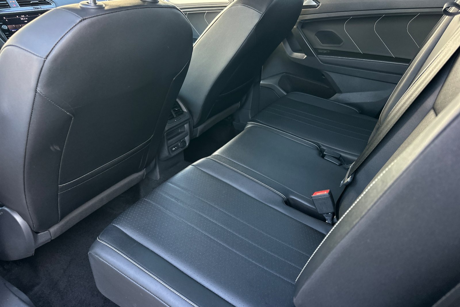 Used 2023 Volkswagen Tiguan SE FWD image 12