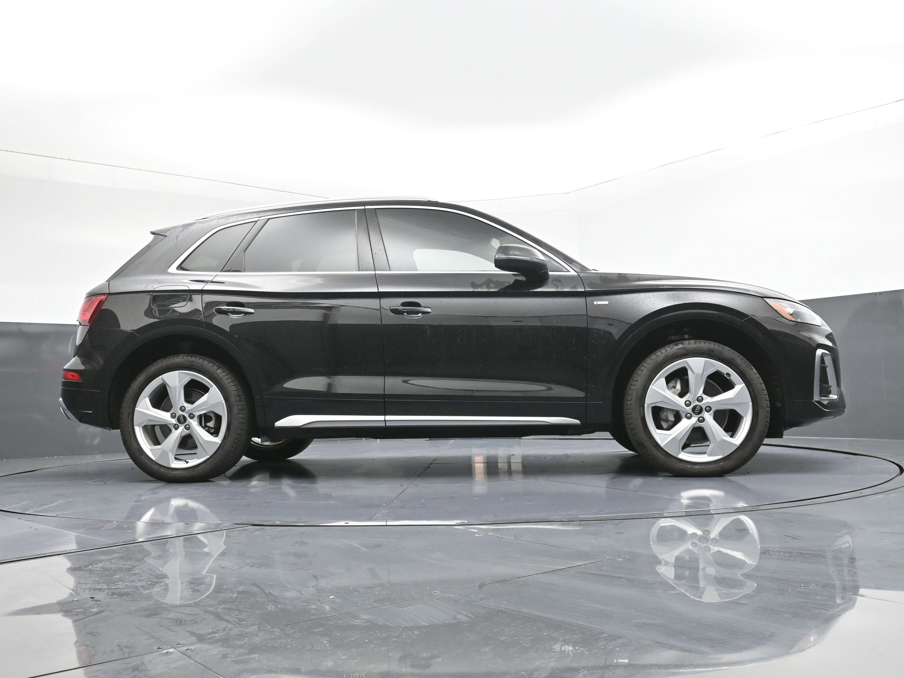 Used 2024 Audi Q5 2.0T Premium Plus w/ Premium Plus Package image 32