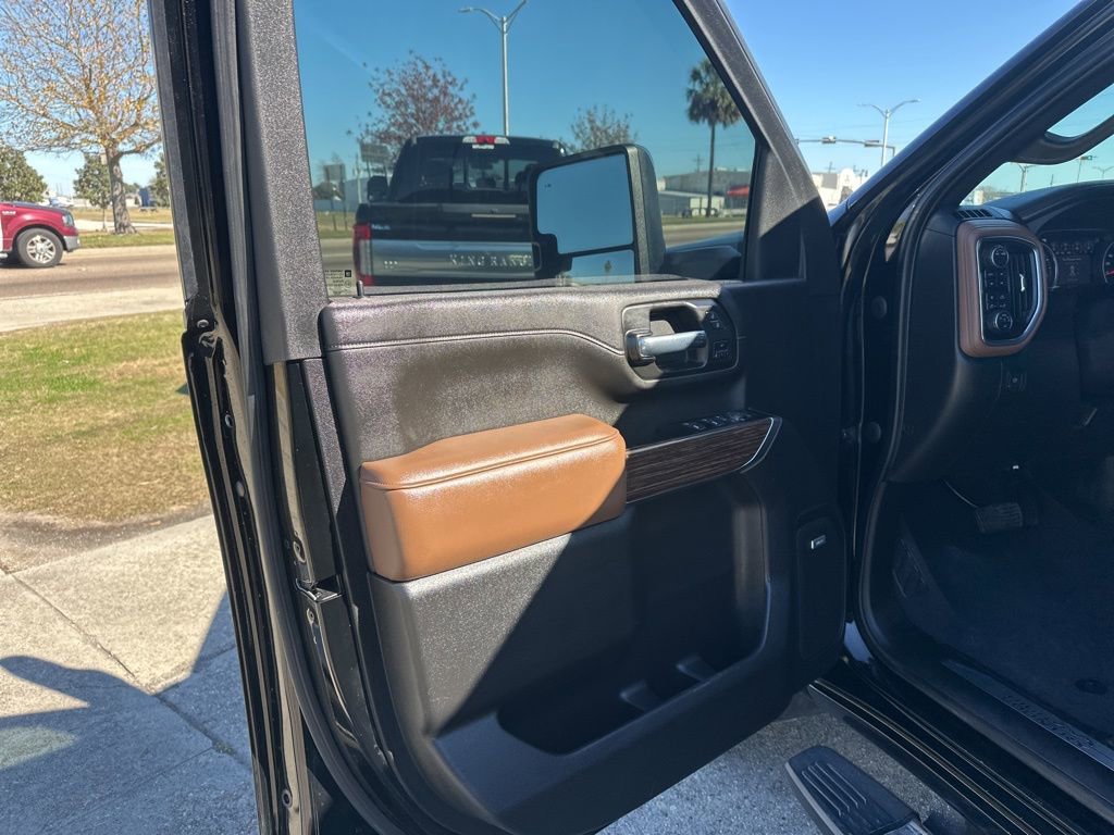 Used 2022 Chevrolet Silverado 3500 High Country w/ Safety Package II image 7