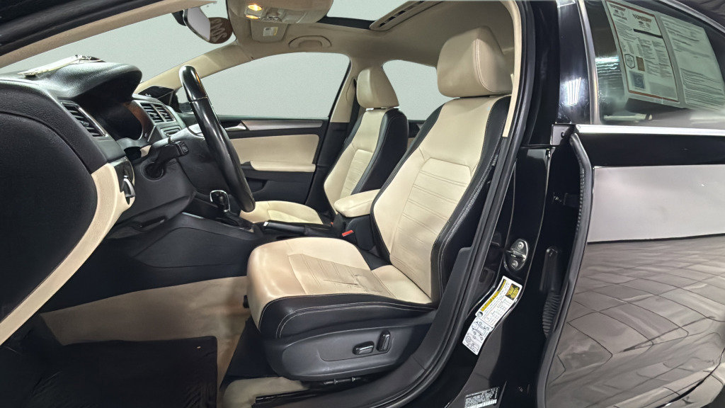 Used 2013 Volkswagen Jetta SEL FWD image 17