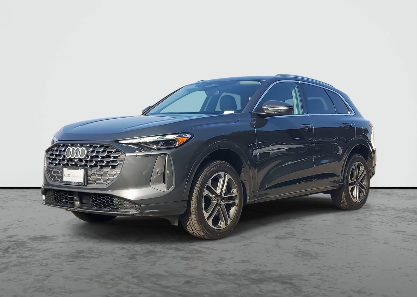 Used 2025 Audi Q5 Premium w/ Convenience Package image 2