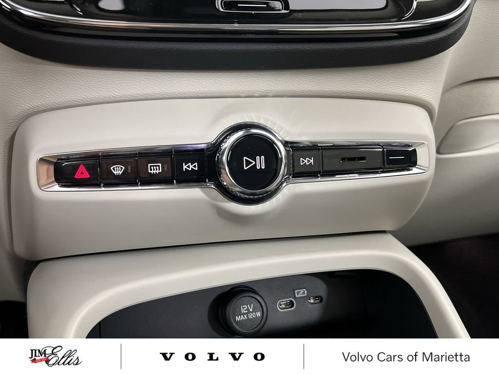 New 2026 Volvo XC40 B5 Ultra w/ Climate Package image 17