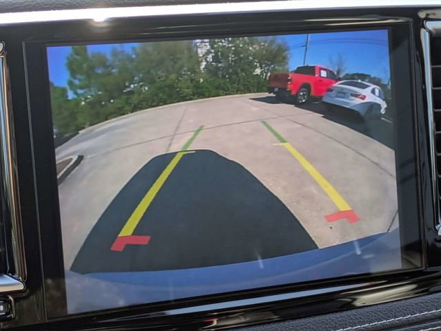 Used 2025 Chrysler Pacifica Limited image 25