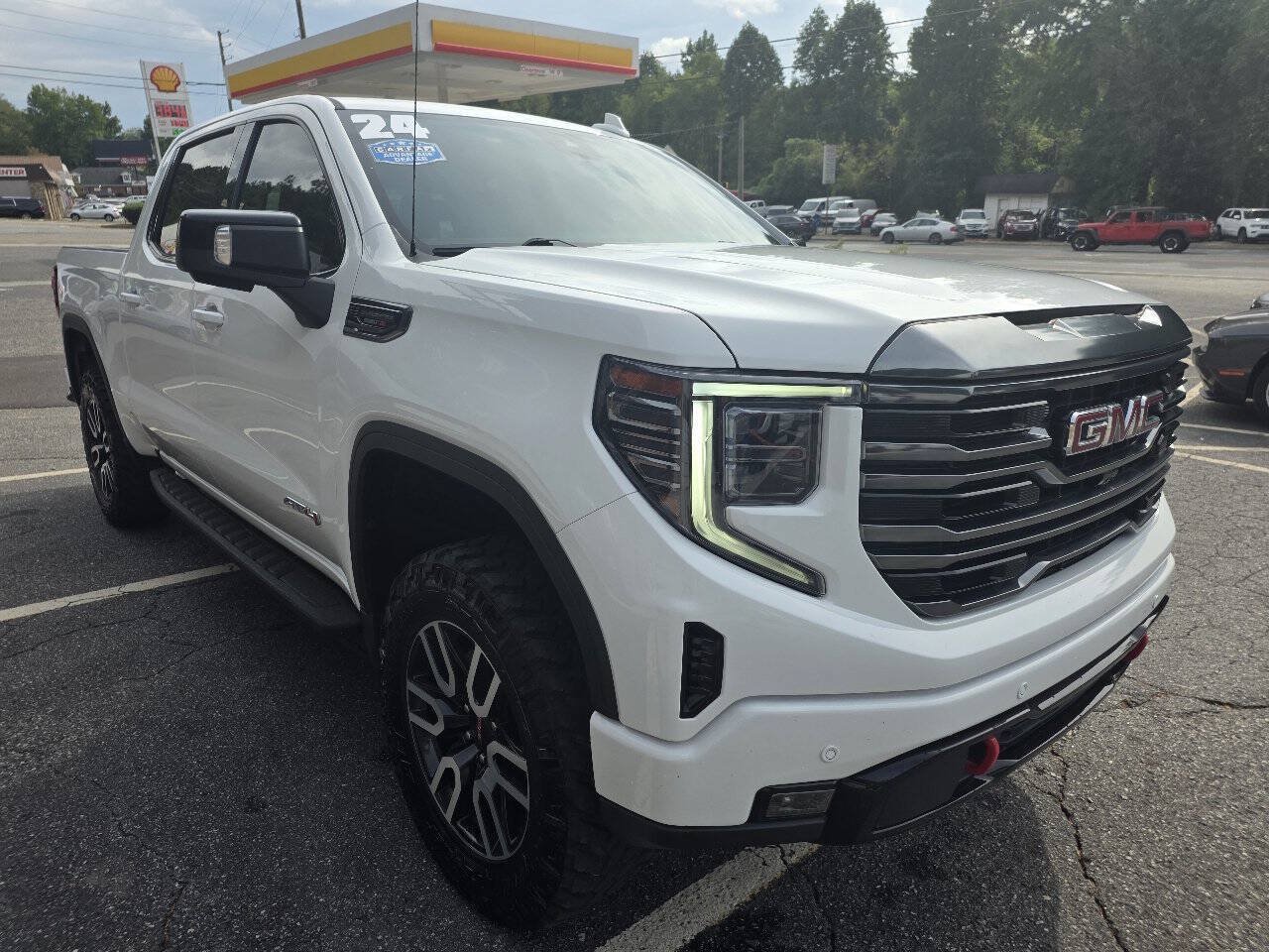 Used 2024 GMC Sierra 1500 AT4 w/ Technology Package AWD/4WD image 7