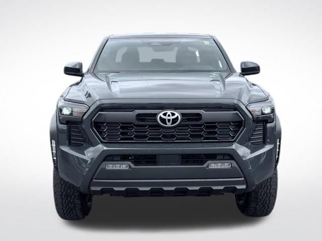 Used 2025 Toyota Tacoma TRD Off-Road AWD/4WD image 2