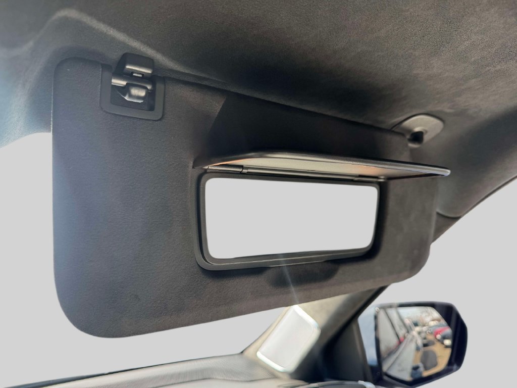 Used 2025 Cadillac Escalade Sport Platinum w/ LPO, Floor Liner Package AWD/4WD image 32