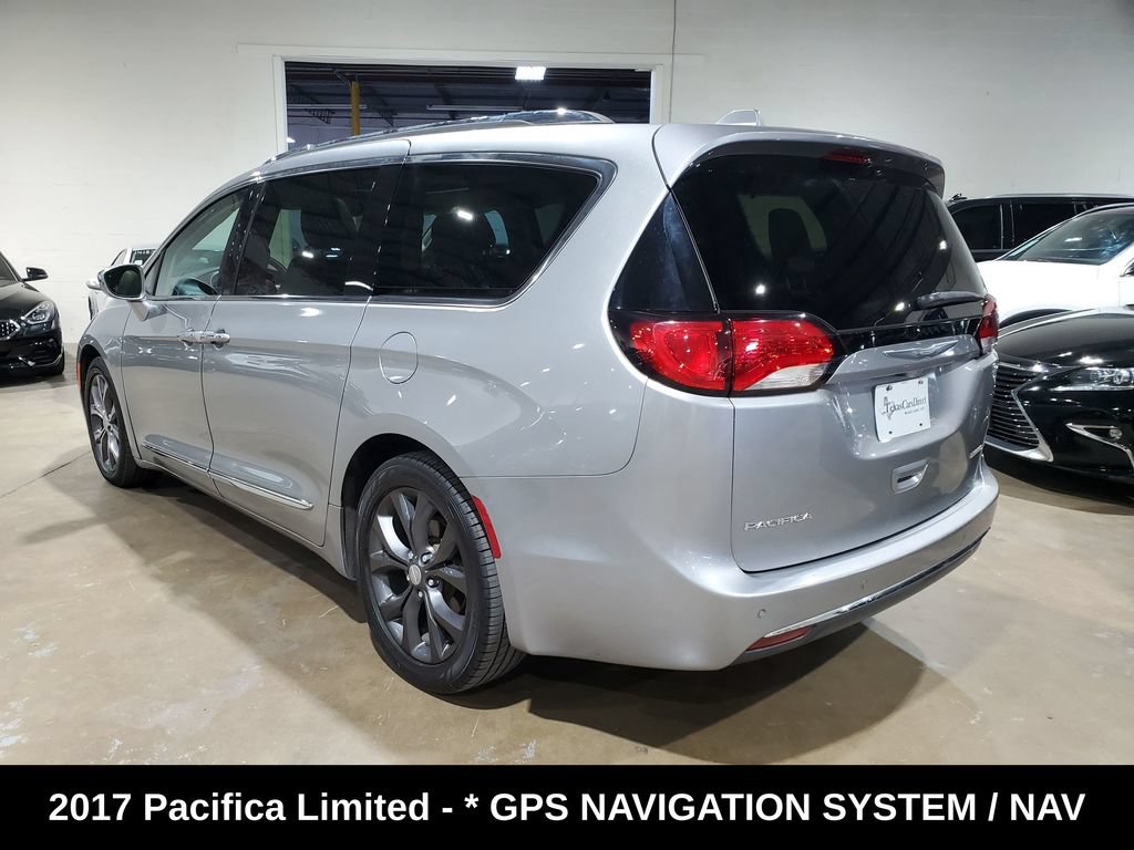 Used 2017 Chrysler Pacifica Limited FWD image 11