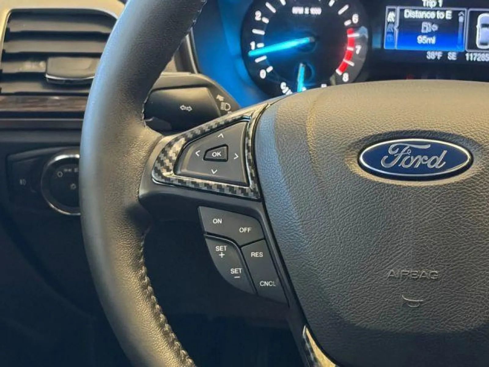 Used 2016 Ford Fusion SE w/ Equipment Group 202A image 25