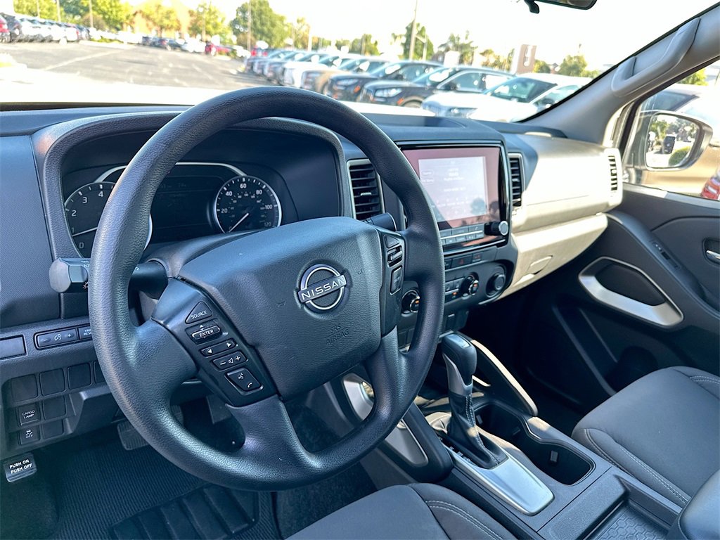 Used 2024 Nissan Frontier SV image 10