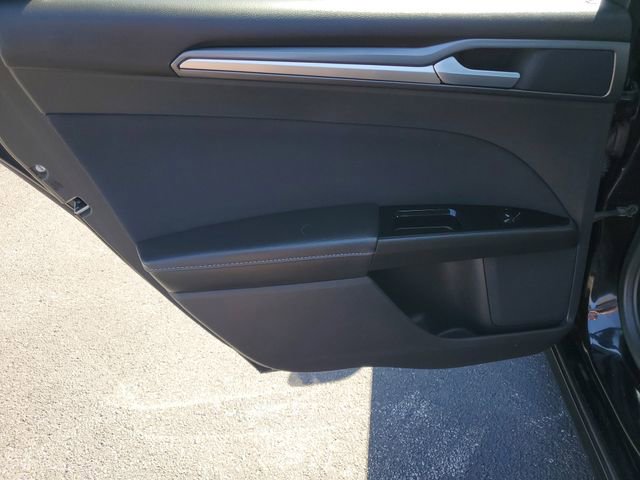 Used 2015 Ford Fusion SE FWD image 13