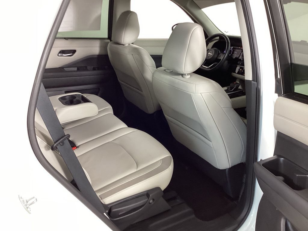 Used 2022 Nissan Pathfinder SL AWD/4WD image 38