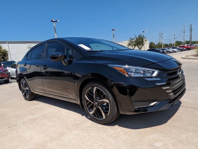 New 2025 Nissan Versa SR w/ Trunk Package FWD image 2