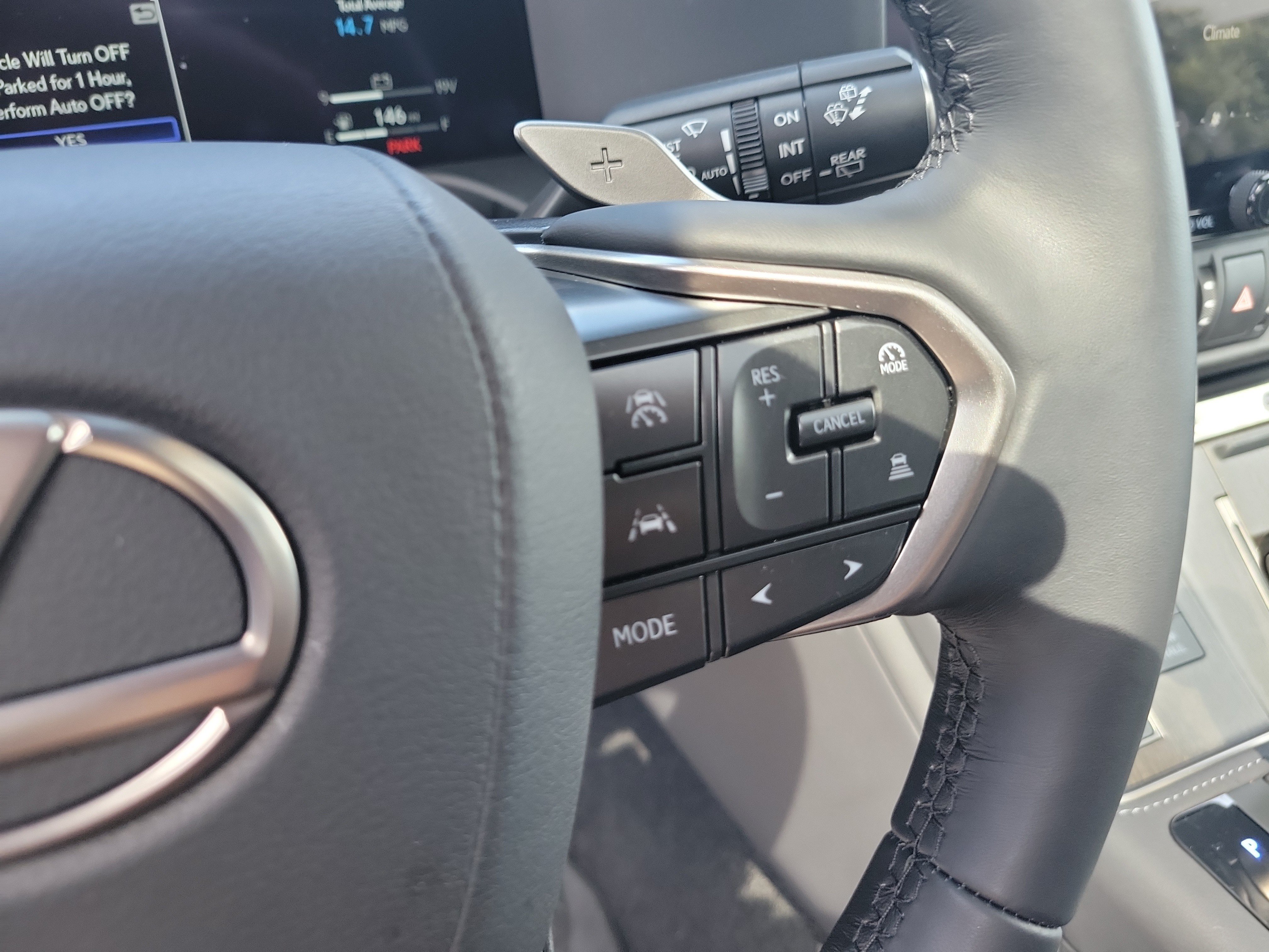 Used 2025 Lexus GX 550 w/ Accessory Package (2T) AWD/4WD image 31