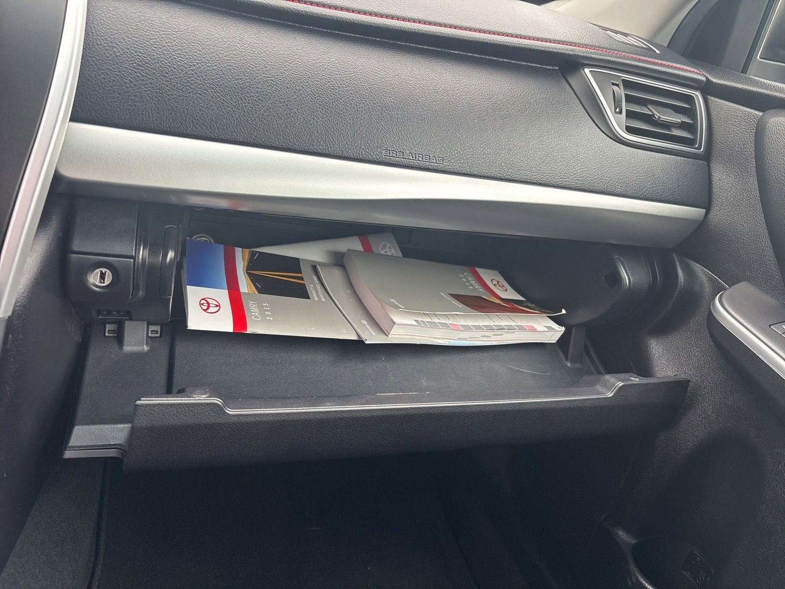 Used 2015 Toyota Camry SE image 32