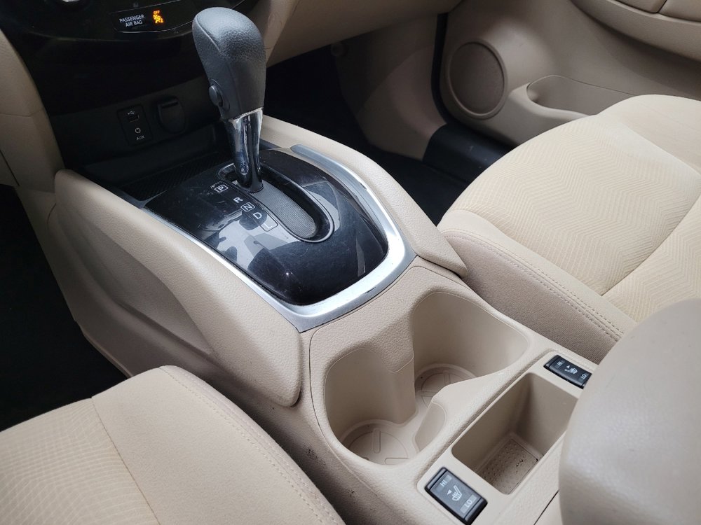 Used 2016 Nissan Rogue SV w/ SV Premium Package image 26