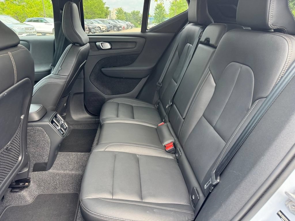 Used 2026 Volvo XC40 B5 Plus AWD/4WD image 9