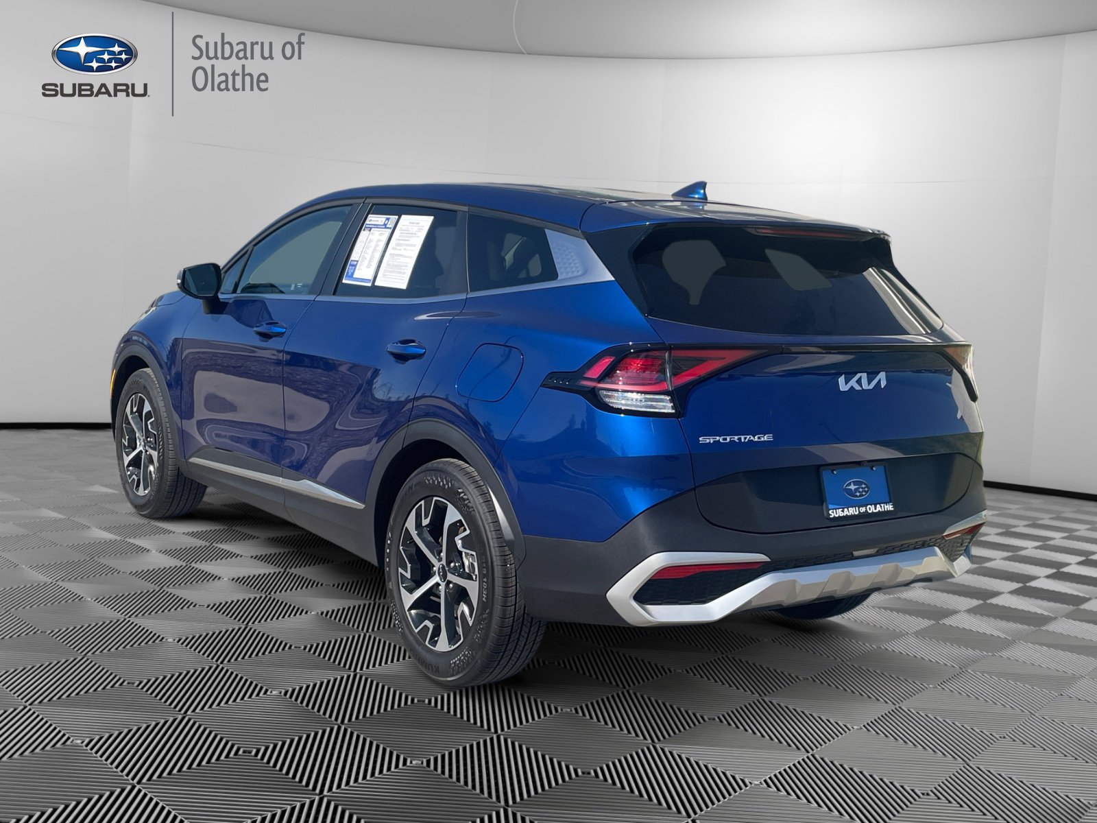 Used 2025 Kia Sportage EX image 8