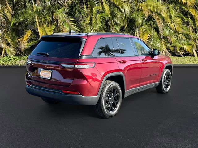 Used 2024 Jeep Grand Cherokee Altitude image 5
