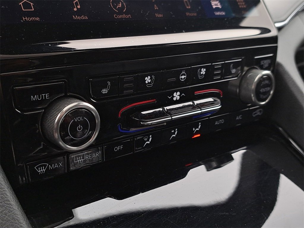 Certified 2023 Jeep Grand Cherokee Overland w/ Advanced Protech Group III image 34