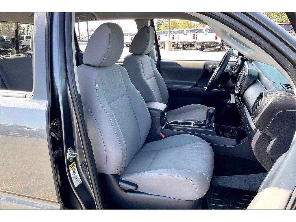 Used 2017 Toyota Tacoma SR w/ Tow Package AWD/4WD image 8