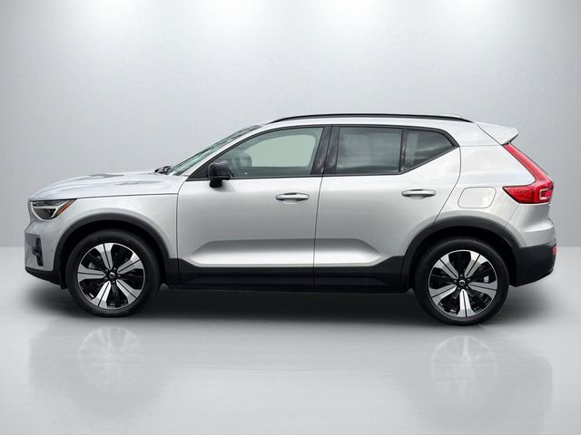 Used 2023 Volvo XC40 Recharge Plus image 4