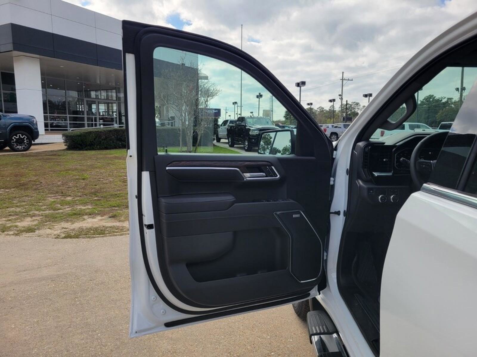 New 2026 GMC Sierra 1500 SLT w/ SLT Premium Plus Package image 13