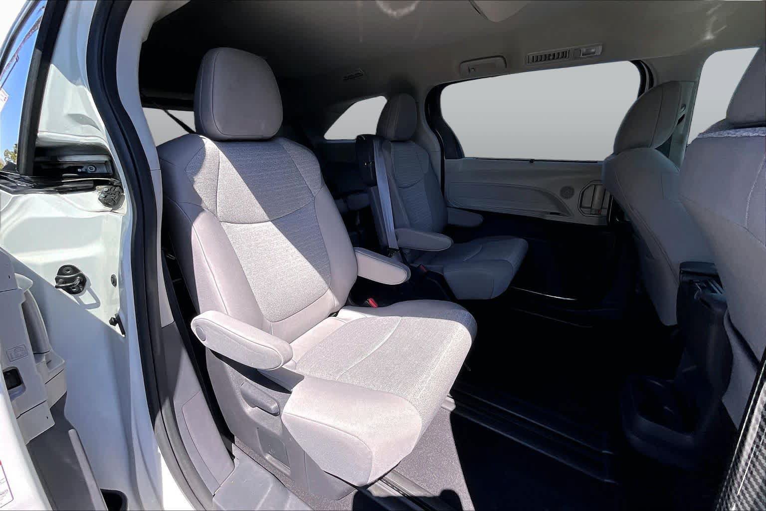 Certified 2022 Toyota Sienna LE FWD image 19