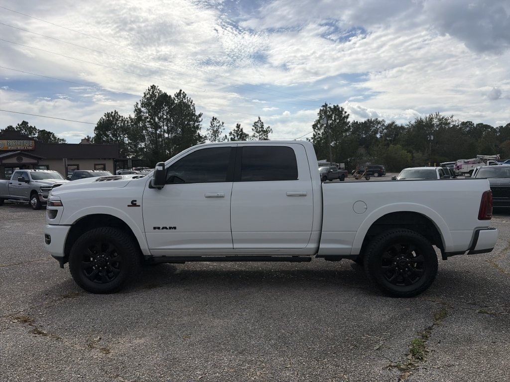 Used 2025 RAM 2500 Limited AWD/4WD image 3