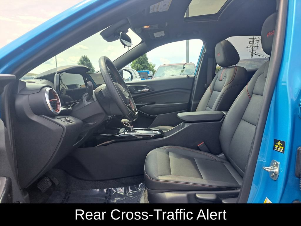 Used 2025 Chevrolet Trax RS w/ Sunroof Package FWD image 9